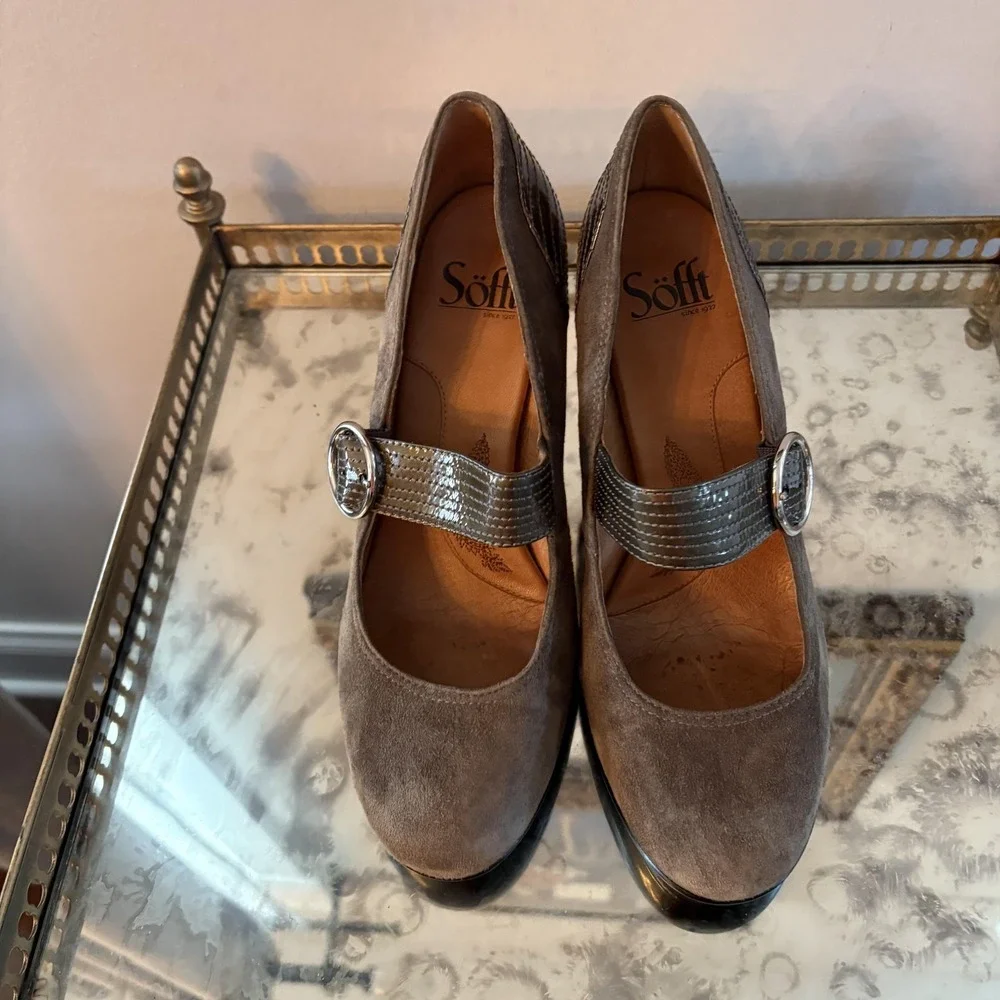 Sofft Shoes Womens Size 8.5‎ Taupe Gray Mary Jane Heels Suede Croc Strap Buckle